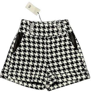 💥CHIC & SEXY💥Tweed, Leather & Buttons Shorts in Black/White Houndstooth